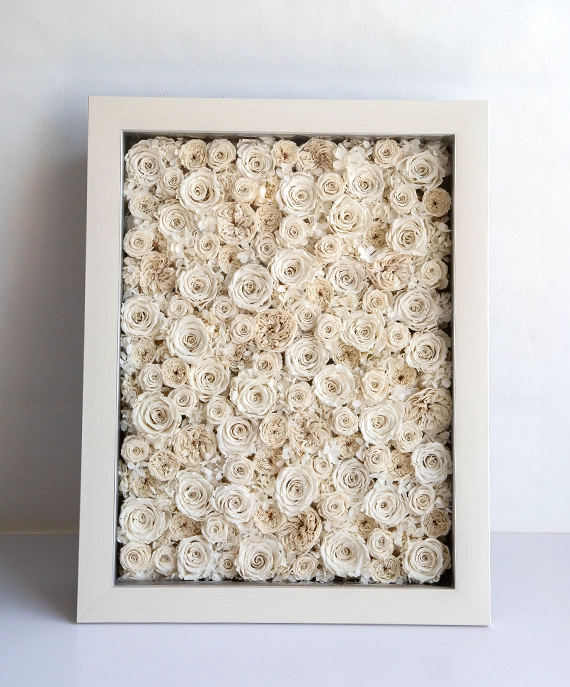 縦にも横にも置ける額装は、飾る場所を選びません。