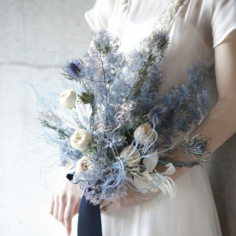 クラッチブーケ ダスティーブルー Am34 01 最高級プリザーブドフラワーのギフト通販ならamorosa Moderno アモローサ モデルノ